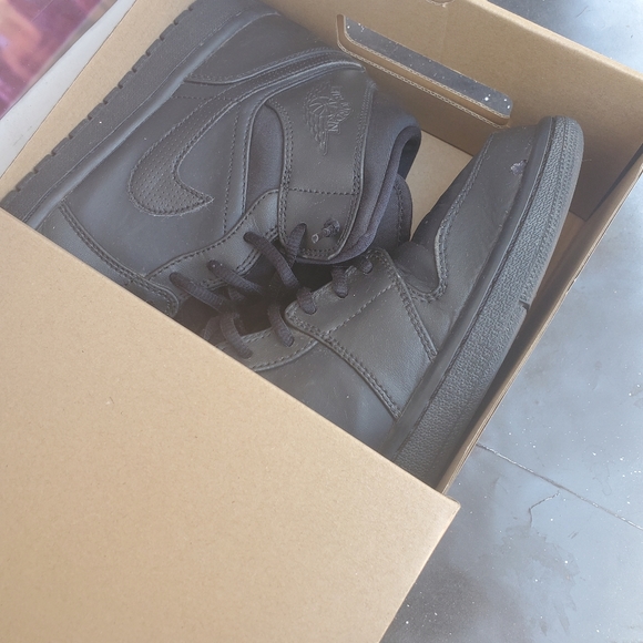 Jordan Retro 1 all black. - Picture 2 of 5